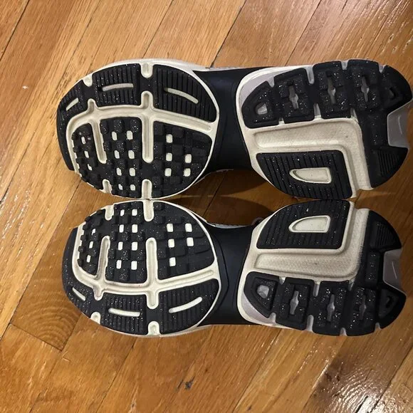 Nike V2K Run -  Summit White/Metallic Silver - Picture 3 of 3